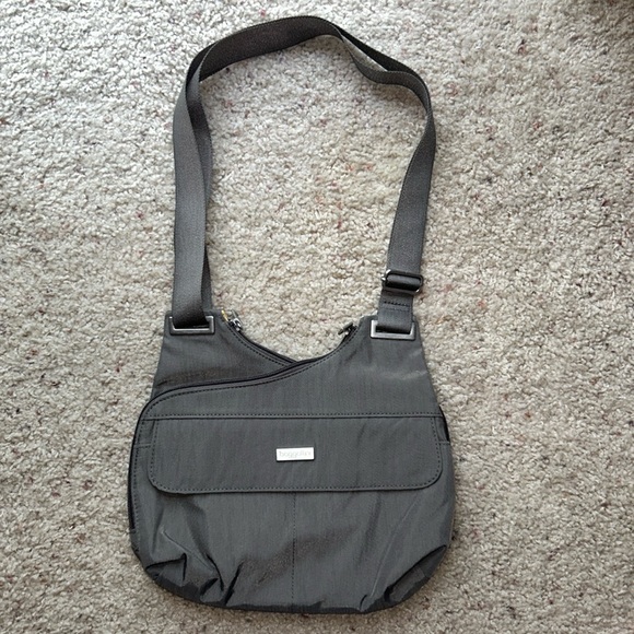 Baggallini Hailey Charcoal Crossover Bag - Picture 2 of 10